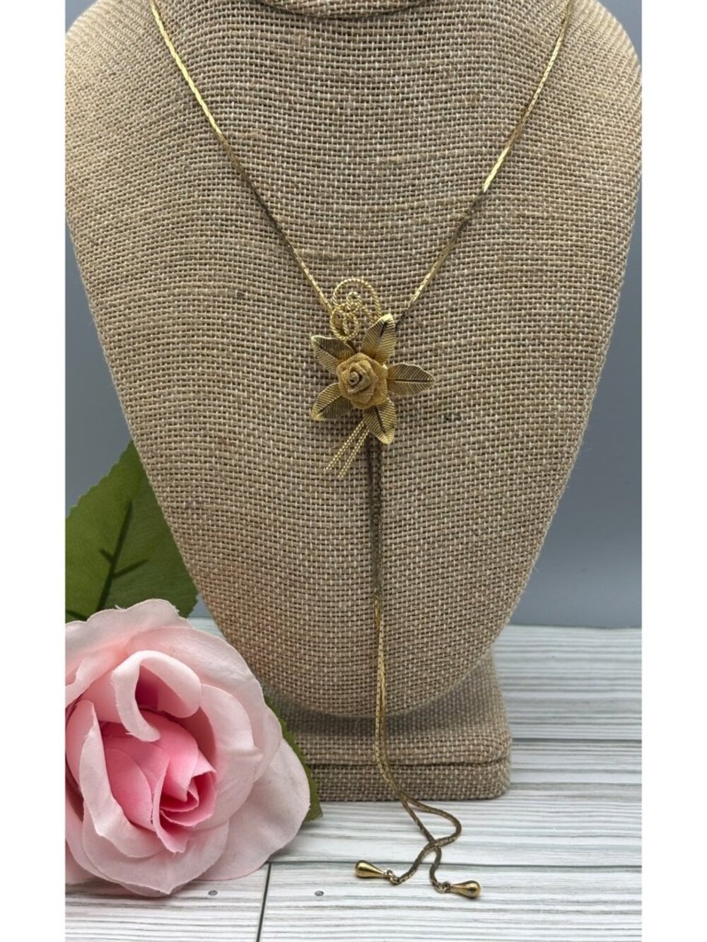 VTG Gold Tone Textured Mesh Rose Floral Necklace Lariat Bolo Slide Adjustable